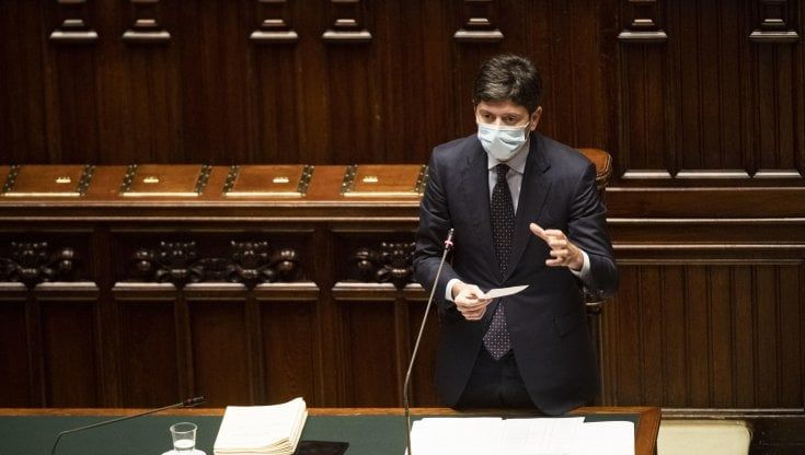 Covid, Speranza: "Sono le regioni che danno dati, non ignorino gravità". Domani informativa del governo alla Camera