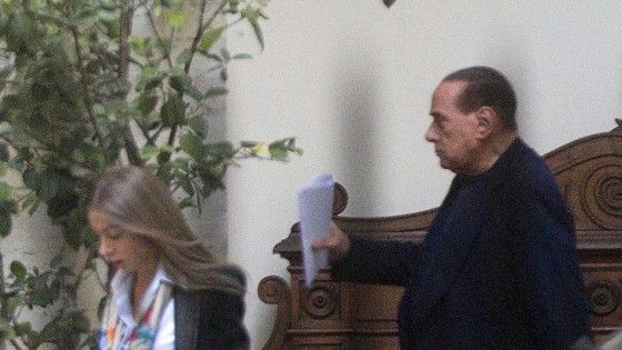 Forza Italia in default: Berlusconi licenzia cinquanta dipendenti