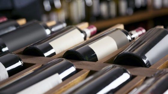 Vino, le cantine italiane si preparano al Natale tra ristoranti chiusi e vendite online