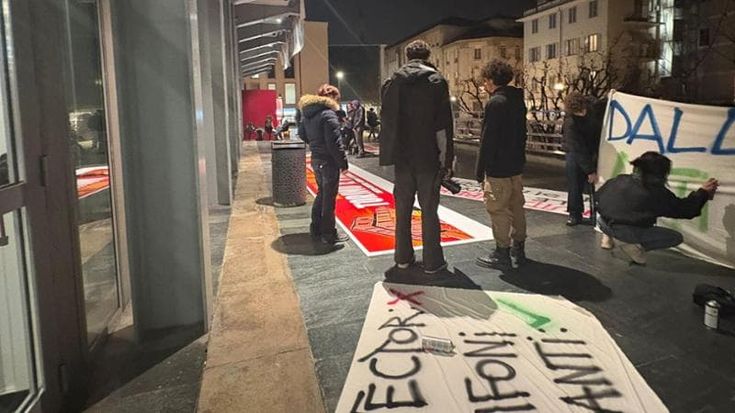 Corteo Aska: veneti, toscani, francesi in sacco a pelo a Palazzo Nuovo “Oggi rispondiamo al governo”