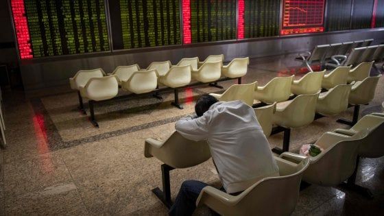 Borse in netto ribasso con i timori di Wall Street. Spread ancora sopra i 300 punti