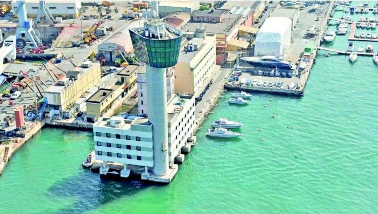 “La Torre Piloti andava sgomberata”: nel porto di Genova scatta l’analisi sui rischi