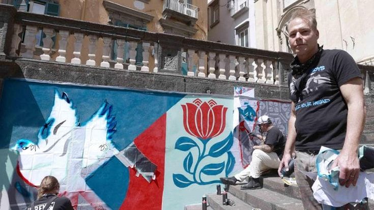 Obey torna a Napoli: due murales in città e mostra a Gallerie d’Italia