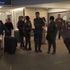Tel Aviv, l'arrivo dei passeggeri che erano a bordo del volo Flydubai accolti con canti e slogan