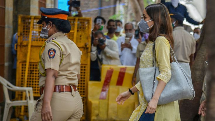 Morte, droga e vendette: l'ultima saga di Bollywood tiene incollata l'India