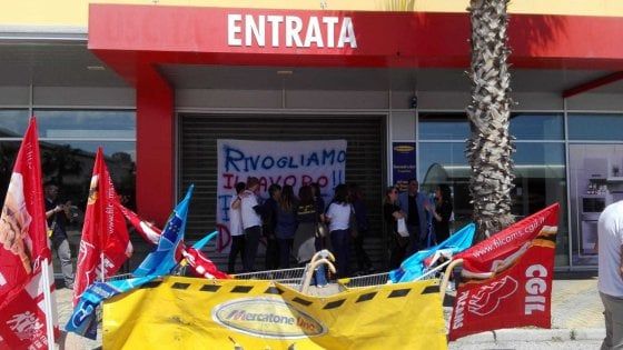 Mercatone Uno, protestano i 256 dipendenti delle sei sedi pugliesi: "Rivogliamo dignità"