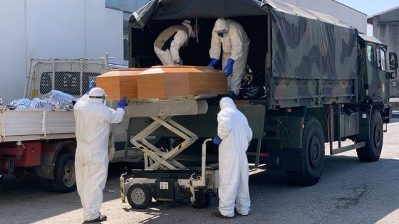 La commozione del militare che trasportava le salme di Bergamo: "A loro ho lasciato una parte del mio cuore"
