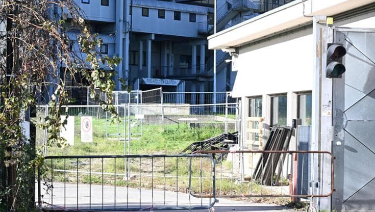 Guasti, infissi rotti e blackout, allarme Palagiustizia a Prato