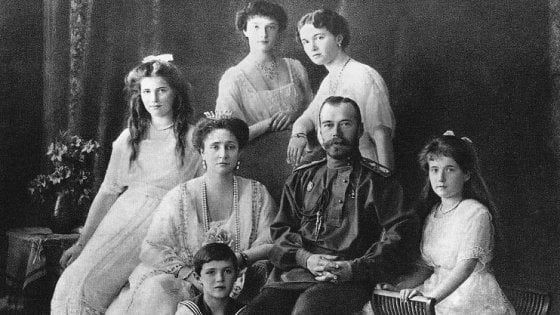 Russia, cento anni fa la strage dei Romanov. "Quei resti sono della famiglia dello zar"