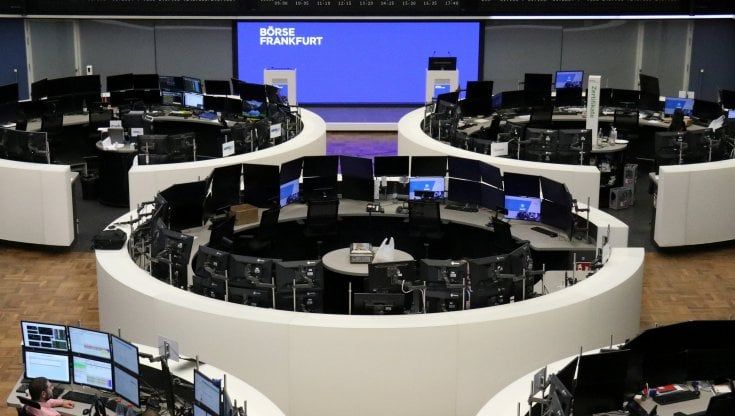 Le Borse Ue chiudono positive, stona Milano. Bce: possibile debolezza dell'economia anche nel secondo trimestre