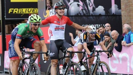 Ciclismo, Giro d’Italia under 23: Lonardi beffa Thijssen. Philipsen nuova maglia rosa