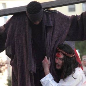 Potenza, la via crucis che parla di cyberbullismo e coinvolge i richiedenti asilo