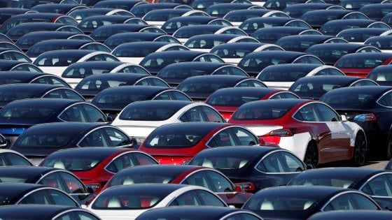 Auto, il virus rischia di congelare la transizione elettrica