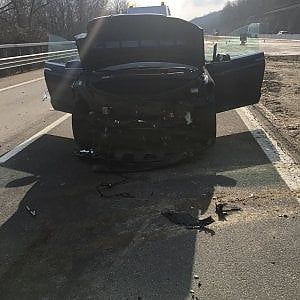 Distrugge l'auto da 100 mila euro in un incidente sulla Ivrea - Santhià