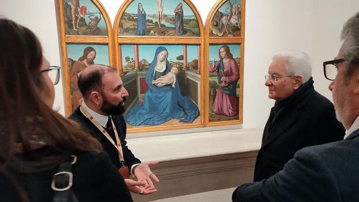 Napoli, applausi e foto per Mattarella in visita al Gesù e a San Martino