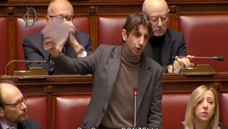 "Analfabeta istituzionale a Donzelli? Non è un'ingiuria". La "vendetta" di Rampelli sul collega di FdI che gli ha sfilato il partito romano