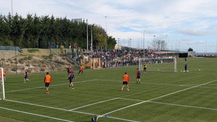 Genoa, la carica dei tifosi. Tutti gli occhi dei 300 su Baldanzi e Amorim