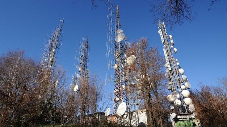 Lampade, amuleti e scudi protettivi: Arpa Lombardia smonta le bufale sull'elettromagnetismo