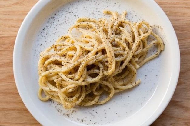 Il primo di New York, vince la cacio e pepe senza formaggio
