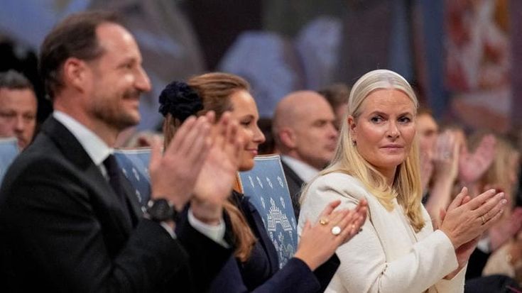 Norvegia, casa reale: “Grave la principessa Mette-Marit, potrebbe subire un trapianto di polmone”