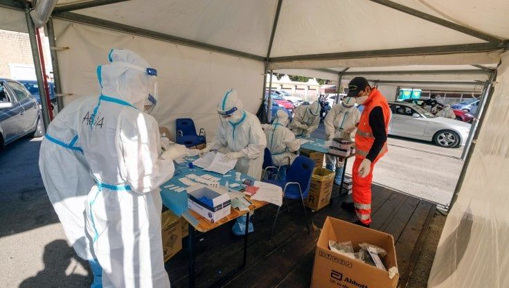 Ospedali, tamponi, medici: in Sicilia due mesi di errori e ritardi