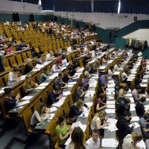 Scuola, slitta ancora il concorso per oltre 63mila prof
