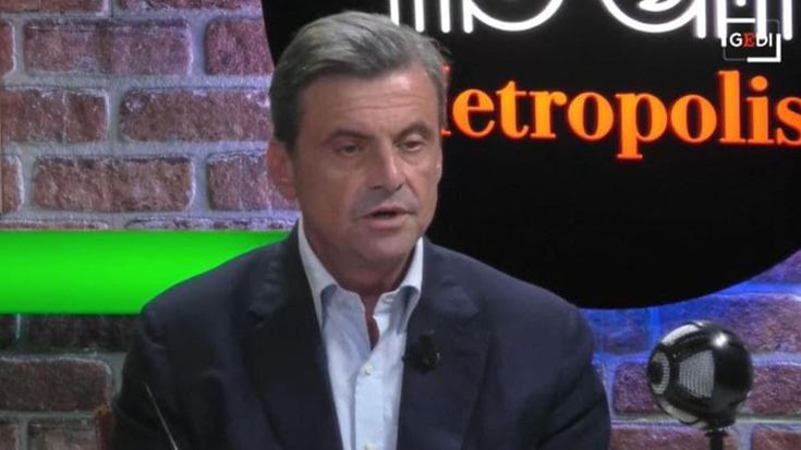 Calenda contro Salvini: “Attacca Macron, è inadeguato: si deve dimettere”
