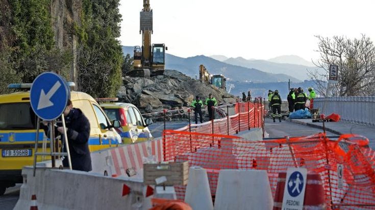 Arenzano, detriti della frana in mare, arriva l’ok della Regione