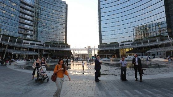 Milano, Gae Aulenti riceve il premio Landscape Institute ed entra tra le più belle piazze del mondo