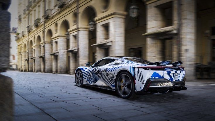 Battista Pininfarina, la hypercar tra le strade di Torino