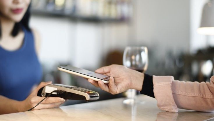 Pagamenti sempre più digitali e smart per gli italiani: la corsa di app, e-wallet e Qr code