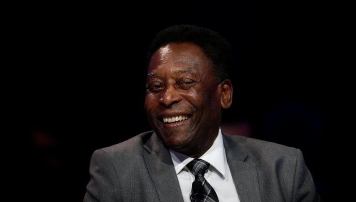 Pelè rassicura tutti: "Mi sto riprendendo e continuo a sorridere"