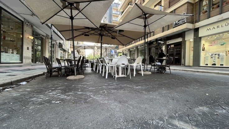 Bari, cantiere in via Argiro per 11 giorni. Allarme dei locali food: "Dovremo togliere tavoli, sedie e ombrelloni, per noi un danno"