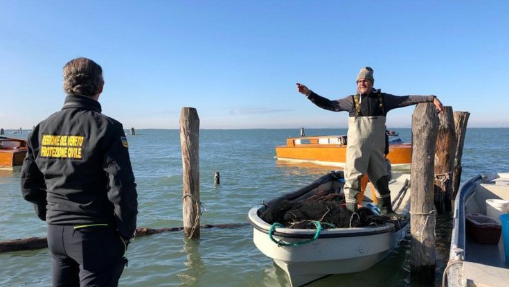 Pellestrina, la rabbia dei pescatori: "Per salvare Venezia noi rimasti come vongole sul fondale"