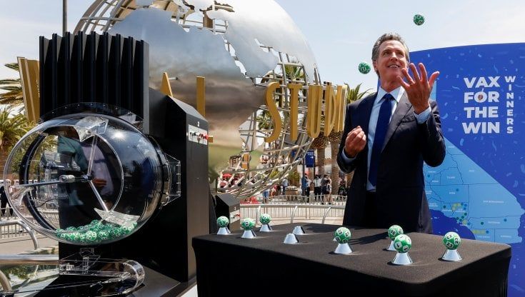 Stati Uniti, in California 1,7 milioni di cittadini firmano per destituire il governatore: via libera alle elezioni