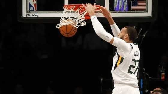 Basket Nba: Antetokounmpo fa volare Milwaukee, Utah da dieci e lode
