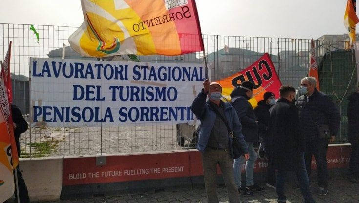 Il sindaco di Sorrento scenderà in piazza a protestare