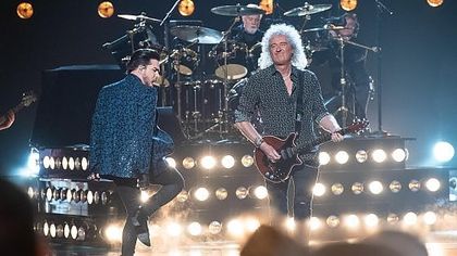 Adam Lambert annuncia un nuovo doc sui Queen: 'The show must go on'