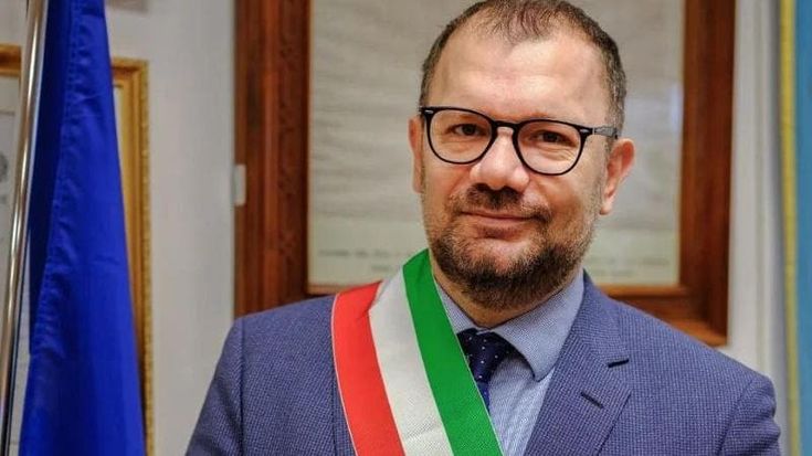 A Matera si dimette il sindaco 5 stelle Domenico Bennardi: non ha più la maggioranza. Il Pd: “Apriamo insieme un ciclo”
