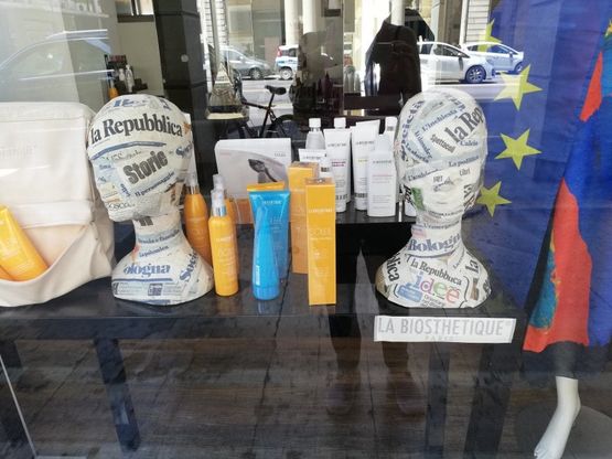 Le idee e la testa, una vetrina per il taglio Repubblica style