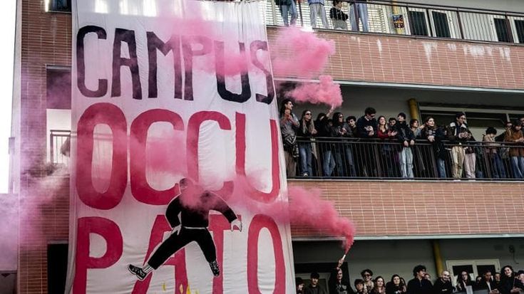Al Campus Einaudi occupato i prof sostengono gli studenti: “Condividiamo la protesta”