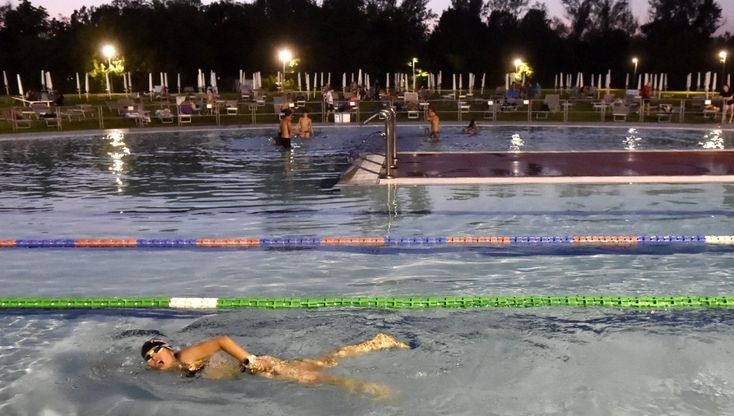 Notte Azzurra in piscina: vasche aperte e divertimento - foto