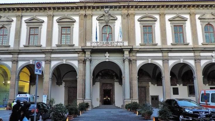 Violenze sugli operatori sanitari, malato psichiatrico minaccia un infermiere con un vetro alla gola