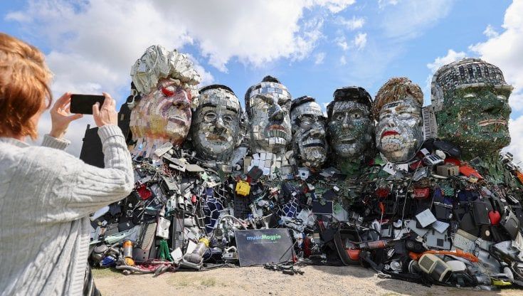 Mount Recyclemore: una scultura fatta con scarti elettronici accoglie i leader del G7 in Cornovaglia