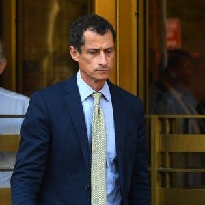 Usa, 'sexting' con minorenne: Anthony Weiner condannato a 21 mesi carcere