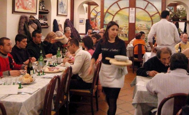 I ristoranti aboliscono il "coperto"<br />"Fa scappare i turisti stranieri"