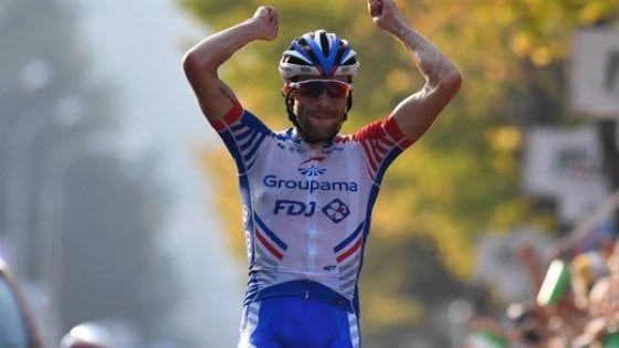 Ciclismo, Pinot vince il Giro di Lombardia. Nibali sfiora l'impresa: è secondo