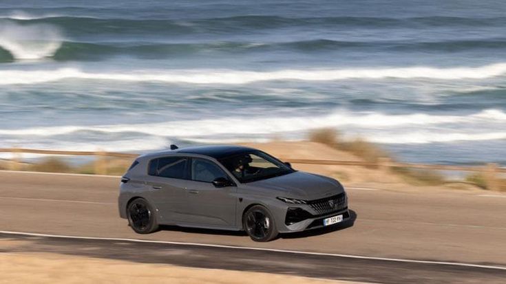 Peugeot 308 station wagon plug-in, l’ibrida che fa 100 km in modalità solo elettrica. Come va