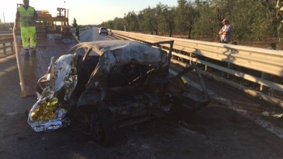 Trani, ubriaco alla guida travolge auto che prende fuoco: tre morti carbonizzati, due donne e un uomo