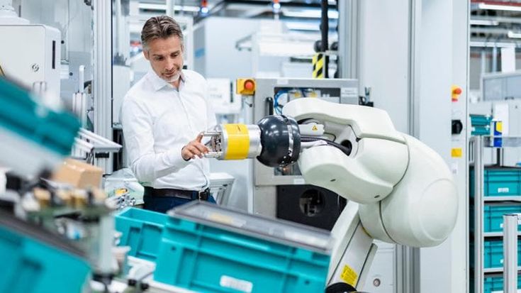 La sfida della servitizzazione per le aziende: la spinta verso nuovi mercati grazie alla tecnologia